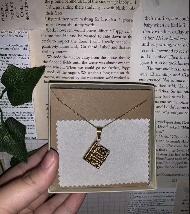 📖Book Lovers Necklace - Engraved Openable Book Chain Pendant Necklace